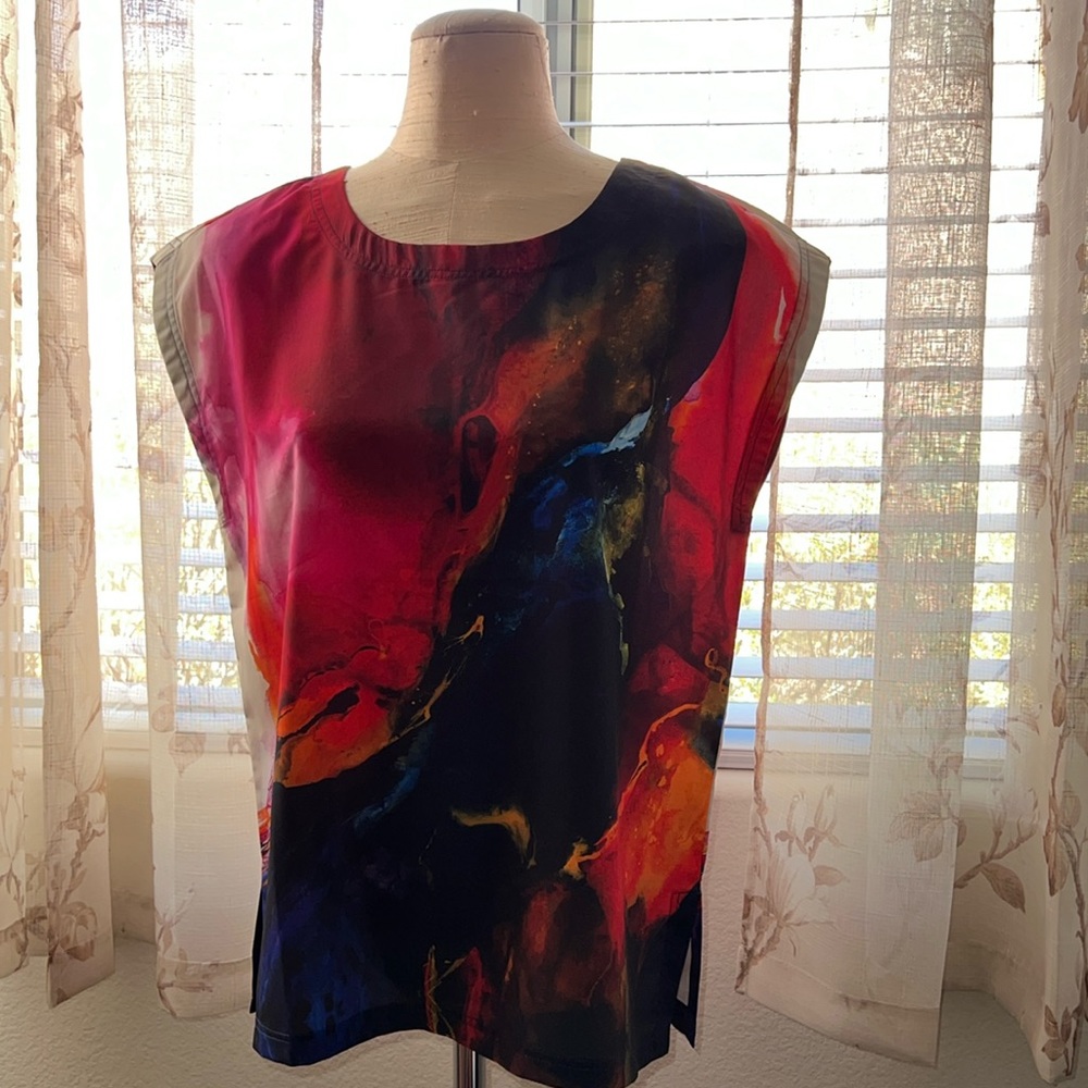 NWOT! Beautiful Vida Multi-colored Art Top